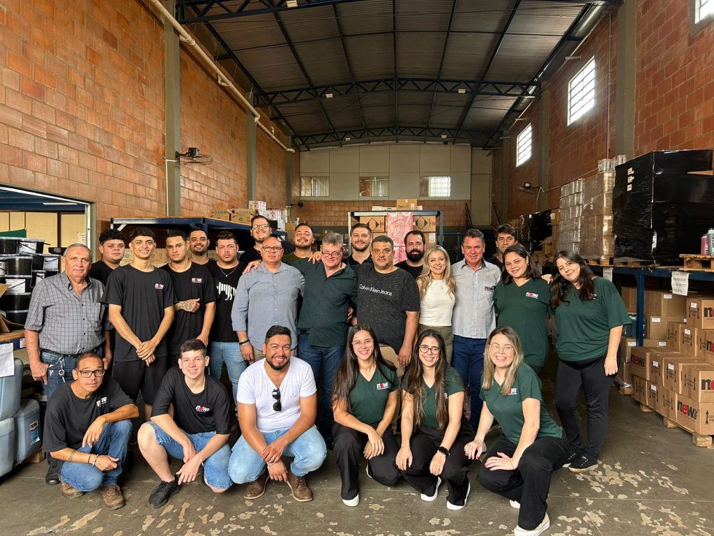 Foto da equipe interna e externa da Newtec!